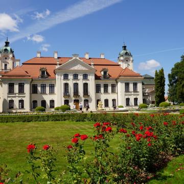 W pobliżu - Muzeum Zamoyskich w Kozłówce