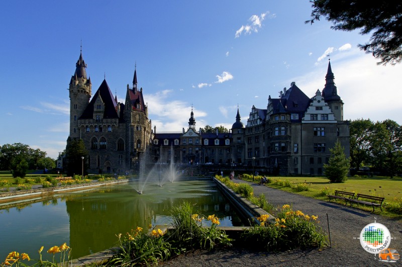 Pałac, widok od strony parku