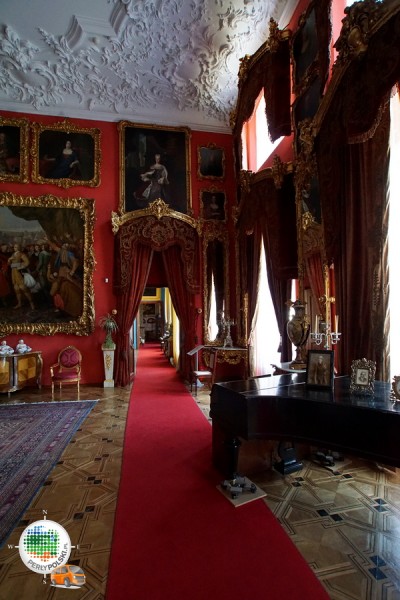 Pałac w Kozłówce - salon czerwony